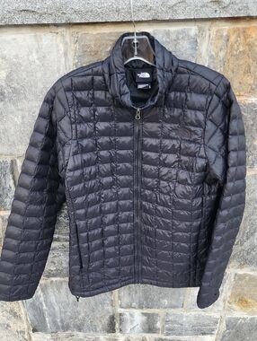 The North Face Women's Black Quilted Lightweight Thermoball Puffer Jacket sz M